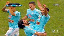 Carlos Lobatón marcó golazo de ¡treinta metros de distancia!