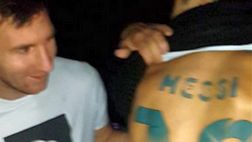 Hincha se hizo tatuaje en honor a Lionel Messi y se lo enseñó
