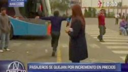 Preguntan a chofer por qué sube sus precios y escapa 'volando'
