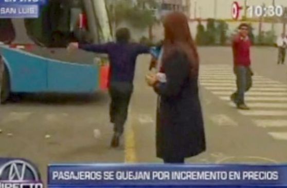 Preguntan a chofer por qué sube sus precios y escapa 'volando'