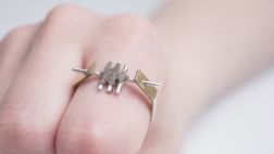 El polvo tiene un nuevo uso en estas piezas de joyería