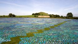 Mar visual: Artista crea un 'océano' con varios miles de CD