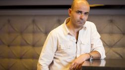 Eduardo Sacheri: "La carga de Messi es nacer luego de Maradona"