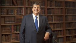 Se resolvió el misterio: Alan García no es doctor