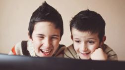 Cinco tips para que tus hijos naveguen tranquilos por internet