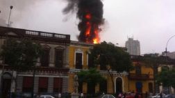 Incendio consumió una casona de dos pisos en Paseo Colón