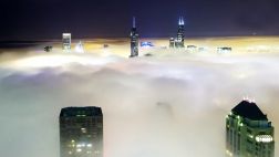 Mira cómo la densa niebla pasa sobre Chicago en este timelapse