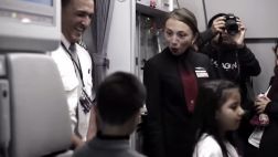 Niños viajan por primera vez en avión por Fiestas Patrias