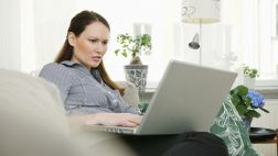 Esposa recibe curioso mail de su marido molesto por desplantes