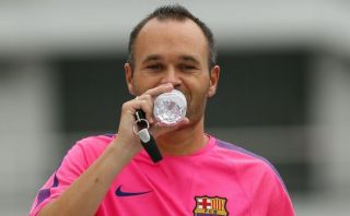 Barcelona necesita jugar como lo hacía en 2008, dice Iniesta