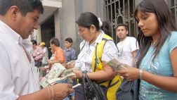 El dólar opera estable y la BVL sube al inicio de negociaciones