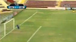 Jugador de León anotó golazo de zurda pero ¡en su propio arco!