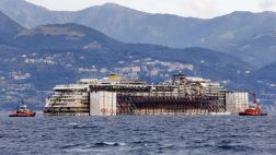 El Costa Concordia terminó su travesía al llegar a Génova