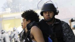HRW: "150 policías implicados en 64 casos de tortura en Brasil"