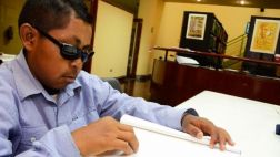 Biblioteca de Miraflores ofrece obras literarias en Braille