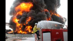 Israel bombardea la única central eléctrica de Gaza
