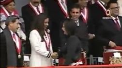 El frío saludo entre Ana Jara y Marisol Espinoza en el desfile