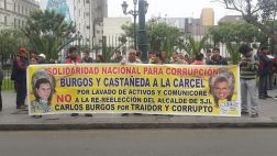 Decenas protestan contra Carlos Burgos frente al JNE