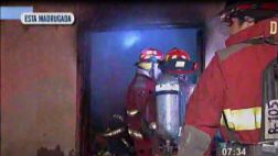 Incendio destruyó una casa llena de libros en Villa El Salvador