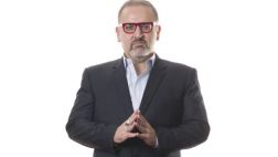 Beto Ortiz felicitó a 'Peluchín' por vencer en ráting a Gisela