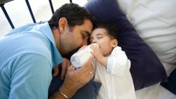 Padre crea diario con avances de su bebé prematura en Facebook
