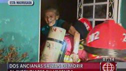 Bomberos rescataron a dos ancianas de feroz incendio en Lince