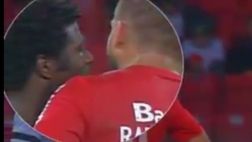 ¿Exceso de provocación? Jugador besó a su rival en el cuello