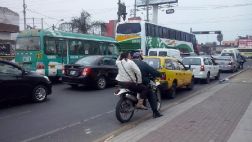 La ley debe ser igual para todos, pero este policía no lo sabe