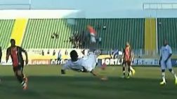 Hermosa chalaca para marcar un golazo en el fútbol brasileño