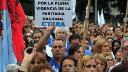 Huelga de docentes argentinos perjudica a 3 millones de alumnos