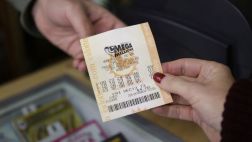 Chino gana más de 80 millones de dólares en lotería