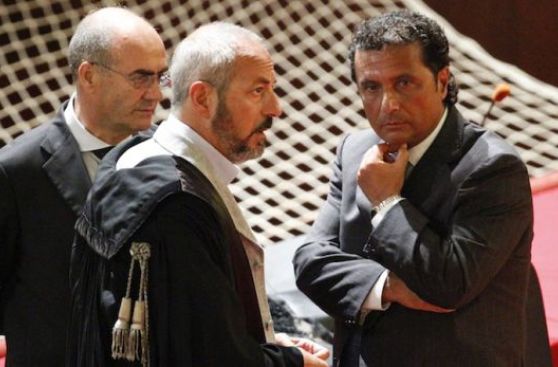Capitán del Costa Concordia da charlas sobre manejo de pánico