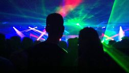Sin ruidos molestos: Las “fiestas silenciosas” llegan al Caribe
