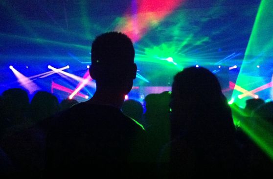 Sin ruidos molestos: Las “fiestas silenciosas” llegan al Caribe