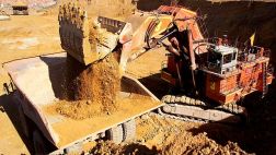 La producción de oro caerá 11% este año en el Perú
