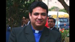 Sacerdote chileno confiesa en radio que será padre de gemelos