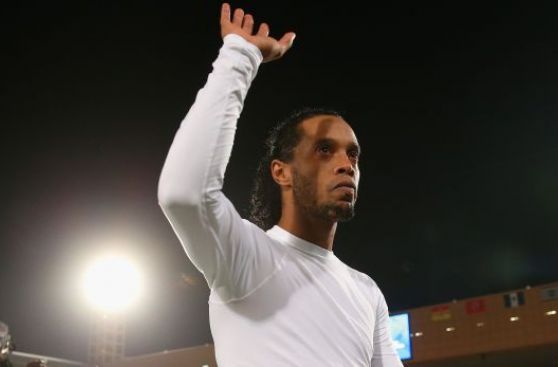 Ronaldinho fue invitado por el Papa para un amistoso por la paz