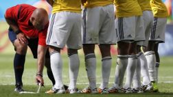 UEFA introducirá aerosol de árbitros en sus competiciones