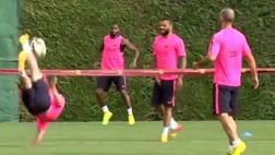 Mira qué hizo Messi jugando al fútbol-tenis en un entrenamiento