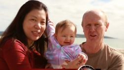 Pareja australiana reclamará a bebe Down que abandonaron