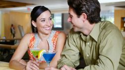 ¿Cita de alquiler? Agencia ofrece 'parejas' al gusto de ellas