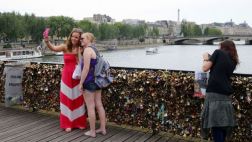 París propone selfies en vez de candados en sus puentes