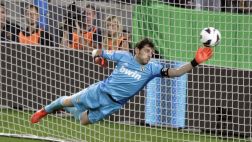 Dos inolvidables atajadas de Iker Casillas ante el Sevilla