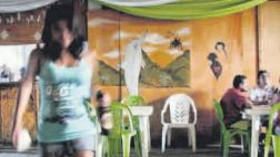 Justifican liberación de agentes acusados de prostituir menores