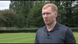 Scholes reaccionó así al ser interrumpido en plena entrevista