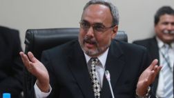 Manuel Burga pidió licencia en la FPF por motivos personales