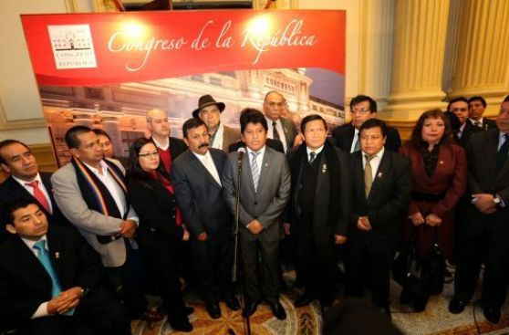 Gana Perú premia con comisiones a quienes amagaron renunciar