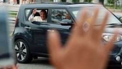 Pequeño y austero auto del Papa fascina a los surcoreanos