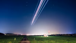 ¿Estrellas fugaces? Son aviones que despegan a gran velocidad