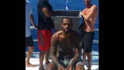 ¿Lo hará? LeBron recibió baldazo de agua helada y retó a Obama